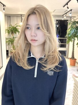 ヴィア 京都烏丸(Via) ホワイトベージュ/ブロンドベージュ/レイヤーカット/ハイトーン