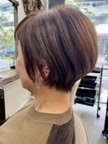 マコ(mako) 大人可愛いショートボブ