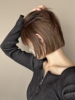 ニモ(NIMO.) ハイトーンピンクベージュの大人ボブスタイル