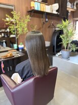 アオイ(Aoi)&nbsp;髪質改善カラーで赤みを抑えた大人の透明感カラー