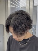 縦落ちパーマセンターパートシャドウパーマミディアムヘア
