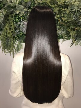 アールサロン アオヤマ(Rr SALON AOYAMA) プラチナミネコラ