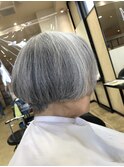 グレイヘアショートボブ