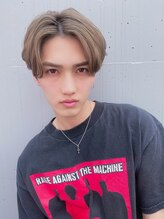 メンズも馴染みのいいハイトーンベージュカラーで垢抜けヘア◎