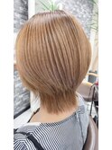 小顔グレーベージュデ、ザインカラー外ハネボブ