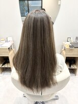 リヴナ(Livna)&nbsp;少しグレー味を加えた絶妙なベージュのハイライト◎