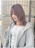 30代40代ブリーチピンクベージュ伸ばしかけミディアムウルフ