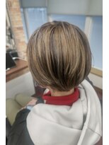 ルッカヘアガーデン 鶴ヶ島店&nbsp;白髪ぼかしハイライト×ショートボブ