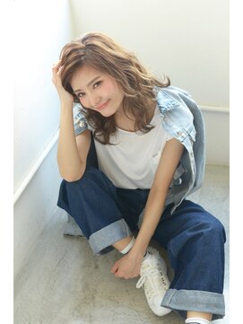 ビッケ(Vicke) 【Vicke 渋谷】 光に溶ける☆外国人風ブルージュセミディ