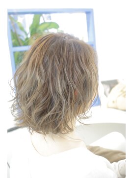 ウーロス(uros.) スパイラルショート