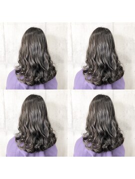 シュプバイトゥーミー(sup.by tomee) ブルージュ【担当　末吉】