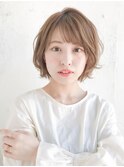 ホワイトベージュでこなれ感UP