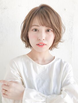 ルティア(Lutia) ホワイトベージュでこなれ感UP