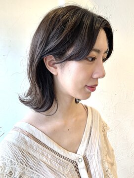 ヨナサン(Yona Saint) 外ハネミディアムスタイル