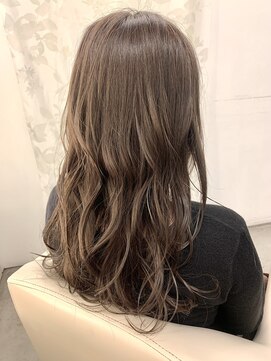 パシフィックダズールバトン(Pacific Dazzle baton) 艶やかな巻き髪ベージュアッシュ