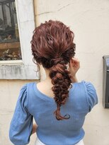 サーティーン(THIRTEEN) 結婚式のお呼ばれにも◎大人気の編み下ろしスタイル♪《20代》