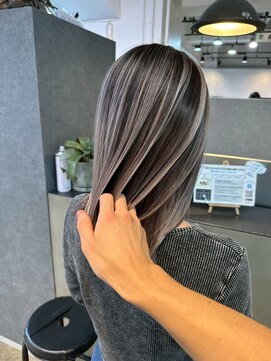 メリー オオサカ(Merly Osaka) contrast ash balayage