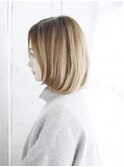 かきあげ前髪のハイトーンボブ