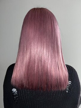 ピンク　ロングヘア　ワンレン