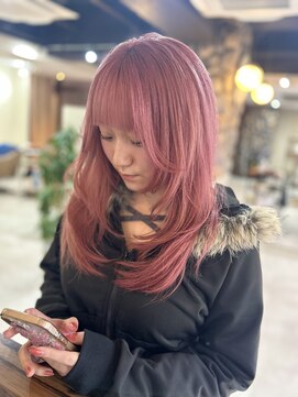 やわらかピンクベージュ×ワンカールレイヤーカット