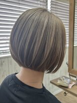 ルルズ(LULUS) ショートボブ/白髪ぼかしブリーチベージュ