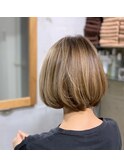 白髪を生かしたグレー系ベーシックボブ