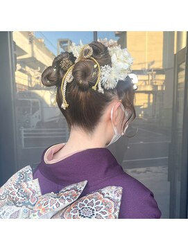 ミル(1001 mille) 成人式・卒業式に！お団子4つのまとめ髪【1001mille】