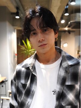 キュー(Cue_) カルマパーマセンターパート×ニュアンスメンズパーマ