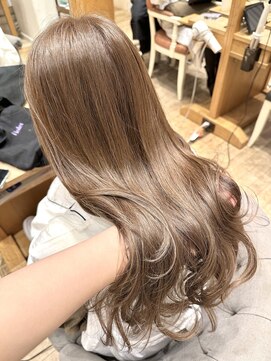 バイオレット 表参道店(Violet) 艶感やわからシルキーベージュブリーチなしレイヤーカット