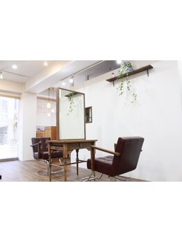 南柏2分*居心地のいいナチュラルテイストに仕上げた店内は「すっと肩の力を抜ける空間に」♪