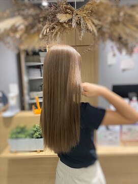 イリ 梅田(ili) ミルクティーベージュ