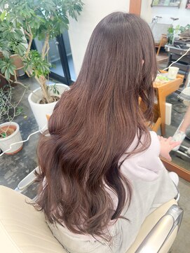 ポール(pole) 札幌ロング 明るい白髪ぼかしレイヤーカット