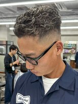 ニコ トウキョウ ロジック(nico TOKYO Logic)&nbsp;極道パーマホワイトメッシュフェード短髪メンズ髪型