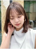 顔周りレイヤーカットくびれヘアミルクティーベージュカラー