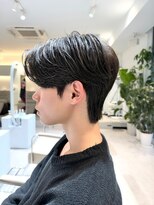 ノラ ウメダ(NORA UMEDA) ダウンパーマ×カルマヘア×センターパート×リーフカット