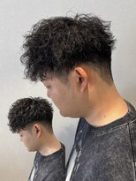 ウルマ(ULUMA) 刈り上げセンターパート/波巻きツイストスパイラル/伊丹