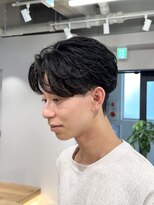 エース(ACES)&nbsp;毛流れセンターパートニュアンスパーマフェザーパーマ刈り上げ