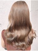 アフロート恵里　耳かけ　ウェーブパーマ　フォギーベージュ
