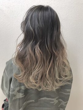 モルニ(MORNI) グラデーションカラー_マロンベージュ Aラインボブ かきあげ