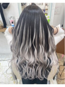 ファンドットレイ(Fan. ray) ホワイトシルバーグラデーション