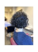 アッシュブラックのウェーブボブ