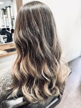 ジニアル(XeniaL) バレイヤージュxベージュ