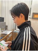 ハンサムショート黒髪センターパート刈り上げ女子ベリーショート