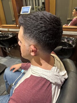 ヤード(YARD) スキンフェード　フェザーアップ