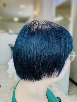 ヘアーフォーカス ブルーブラックボブ