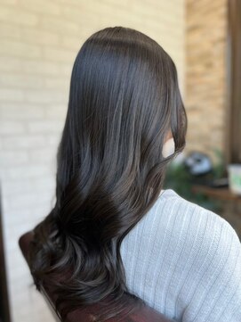 ハサミバイアトリエナガノ 千葉(8sami by atelier nagano) ショートボブ/センターパート/ツヤ髪/グラデーション/イヤリング