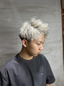 ヘアアンドビューティー クローバー(Hair&Beauty Clover) ブリーチ2回以上で作るホワイトシルバー！