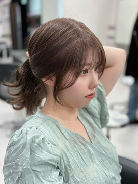 ベレーザシェルト(Beleza scelto) 17086ココアブラウンシニヨンヘアゆるふわミディアムレイヤー