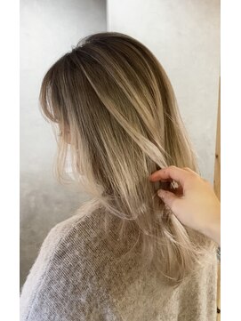 ホワイトブロンドシャドールーツ