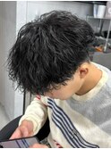 波巻きパーマ/スパイラルパーマ/メンズ/眉毛/短髪/サーフカール